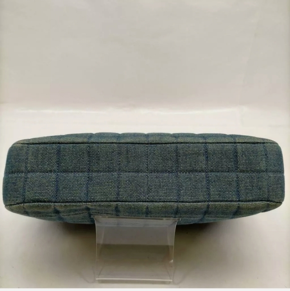 CHANEL Blue Denim Flap Handbag - Picture 2 of 10